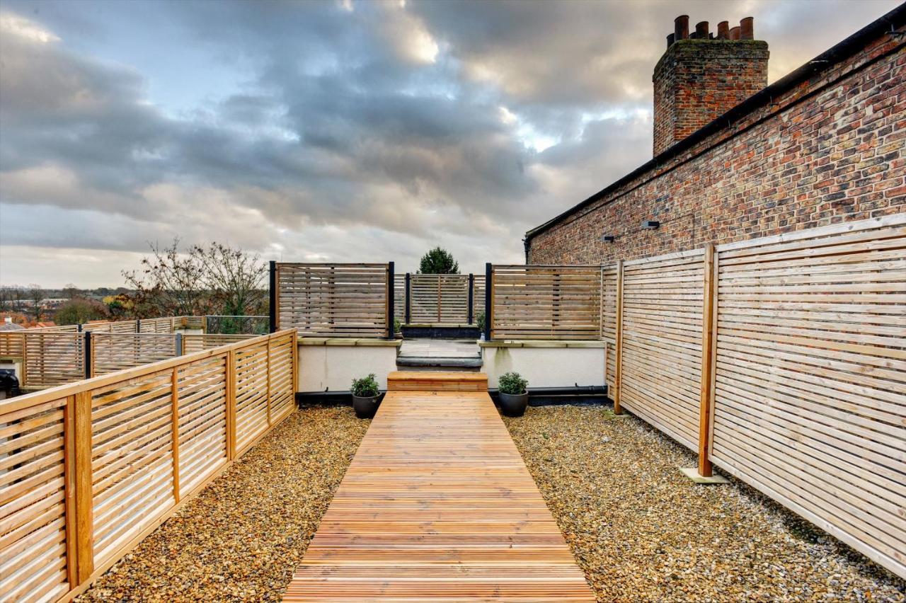 The Penthouse - Allocated Parking With City Views Ripon Exterior photo